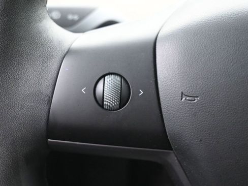Used 2024 Tesla Model Y Long Range RWD image 25