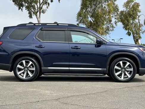 Used 2025 Honda Pilot Touring image 3