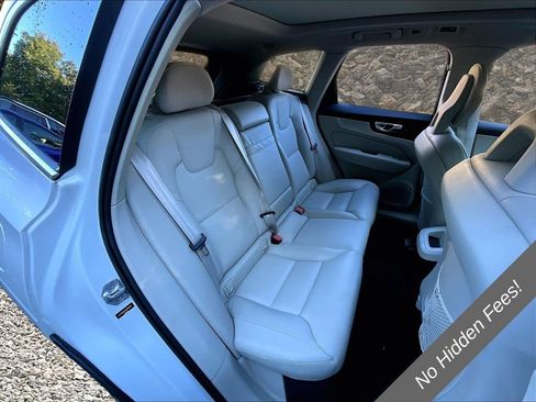 Used 2019 Volvo XC60 T5 Momentum w/ Premium Package AWD/4WD image 24