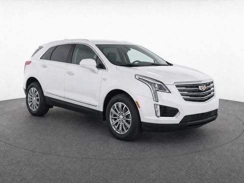 Used 2019 Cadillac XT5 FWD image 2
