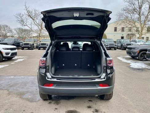 New 2026 Jeep Compass Latitude image 9