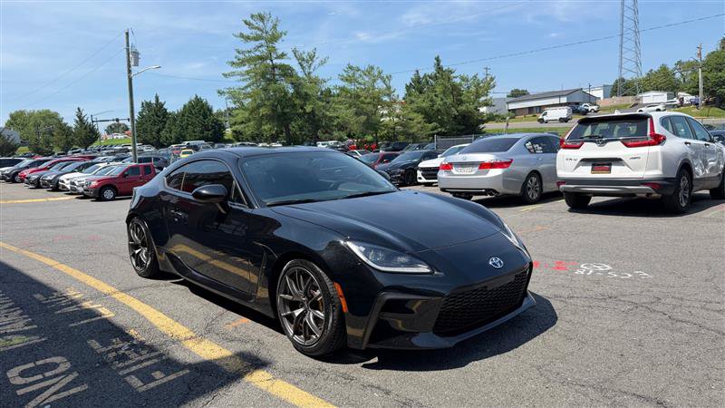 Used 2023 Toyota GR86 RWD image 3