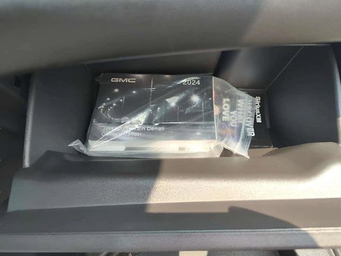 Used 2024 GMC Terrain SLT image 21