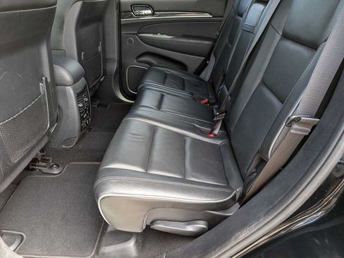Used 2019 Jeep Grand Cherokee Overland AWD/4WD image 19