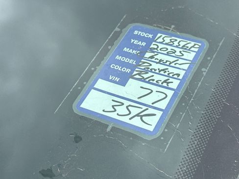 Used 2025 Chrysler Pacifica Select image 25