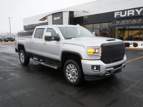 Used 2019 GMC Sierra 2500 Denali w/ Duramax Plus Package image 2