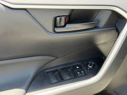 Used 2022 Toyota RAV4 LE w/ Carpet Mat Package (TMS) FWD image 6