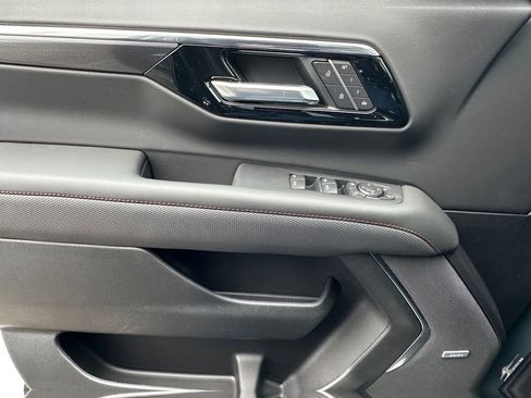 New 2026 Chevrolet Suburban RST image 11