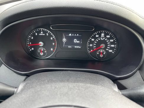 Used 2017 Kia Sorento L image 10