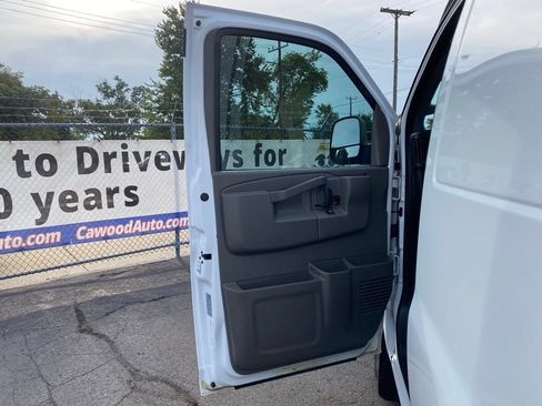 Used 2025 Chevrolet Express 2500 Extended w/ Driver Convenience Package RWD image 11