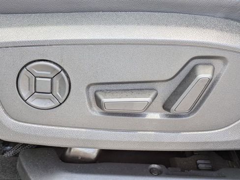 Used 2025 Audi Q4 e-tron Premium RWD image 17