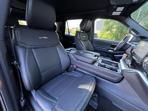 New 2026 Ford Expedition Max Platinum w/ Stealth Appearance Package AWD/4WD image 28