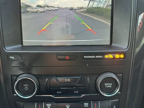 Used 2018 Ford Explorer XLT w/ Equipment Group 202A FWD image 19
