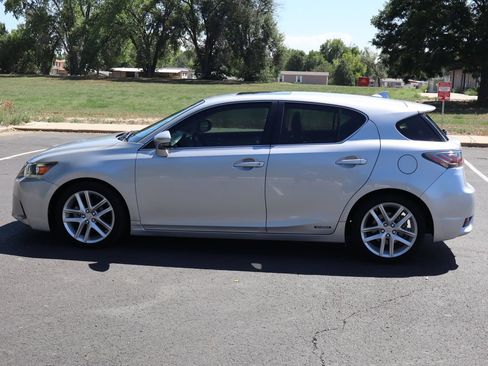 Used 2015 Lexus CT 200h w/ Navigation Package FWD image 9