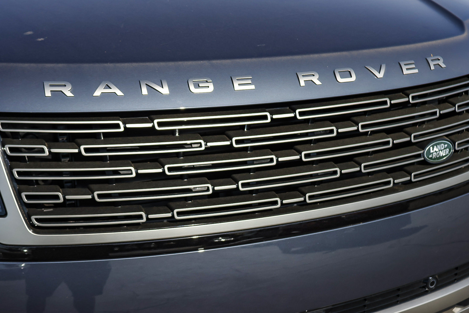 New 2026 Land Rover Range Rover Long Wheelbase SE AWD/4WD image 12