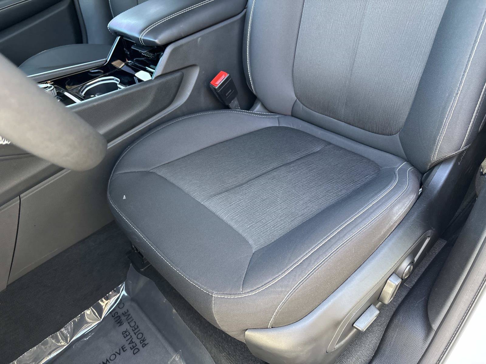 Used 2023 Jeep Grand Cherokee Laredo AWD/4WD image 19