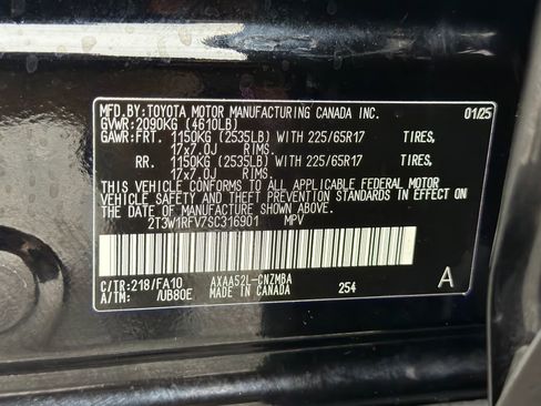 Used 2025 Toyota RAV4 XLE FWD image 38