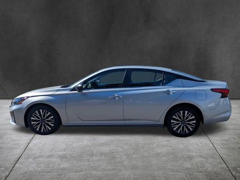 Used 2024 Nissan Altima 2.5 SV image 7