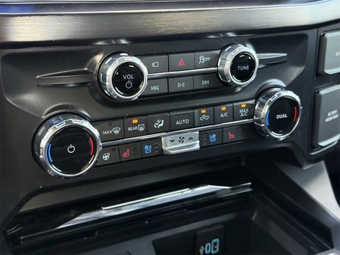 New 2026 Ford F250 Lariat w/ Black Appearance Package image 39