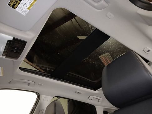 Used 2024 Nissan Rogue SV w/ SV Premium Package image 13