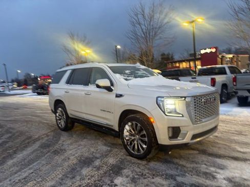 Used 2021 GMC Yukon Denali w/ Denali Premium Package image 4