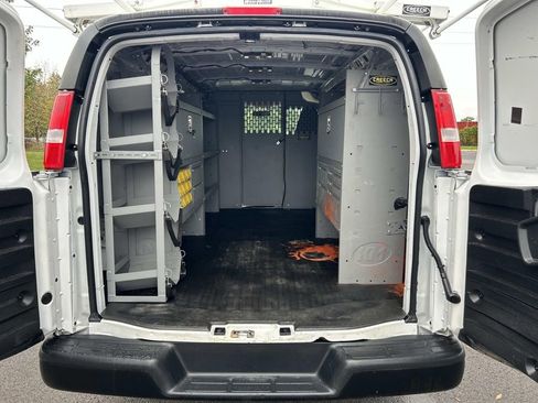 Used 2023 GMC Savana 2500 w/ Driver Convenience Package image 15