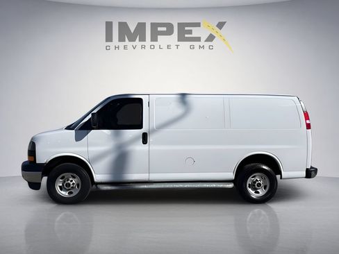 Used 2023 GMC Savana 2500 w/ Driver Convenience Package RWD image 2