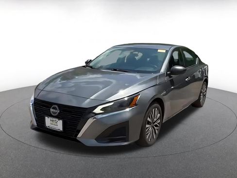 Used 2025 Nissan Altima 2.5 SV FWD image 7