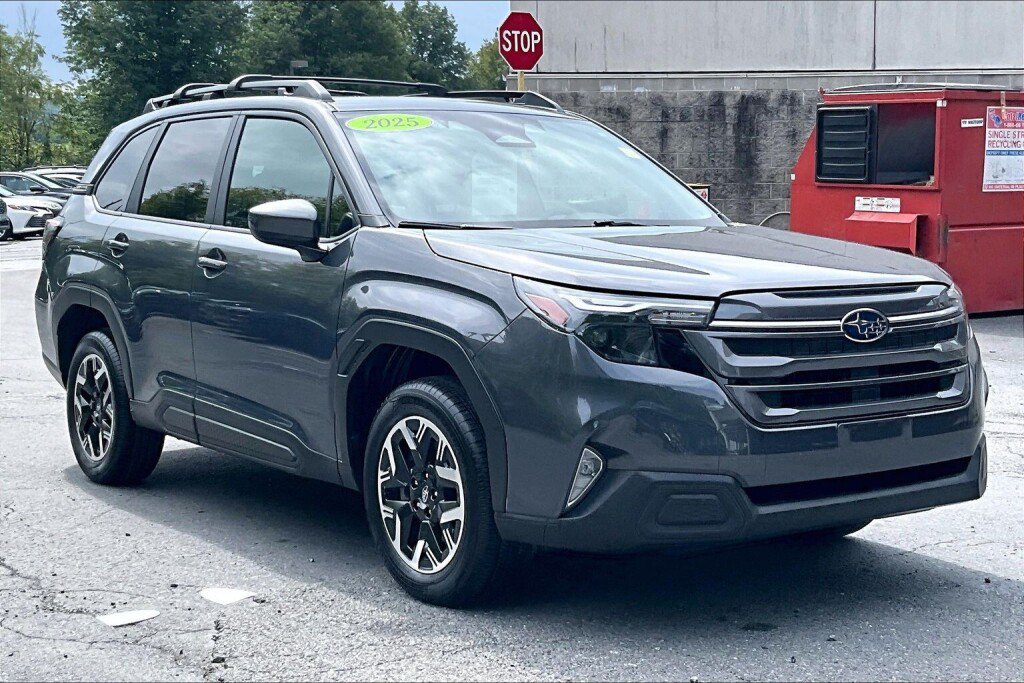 Certified 2025 Subaru Forester Premium AWD/4WD image 19