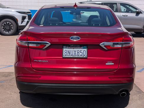 Used 2019 Ford Fusion SE FWD image 9