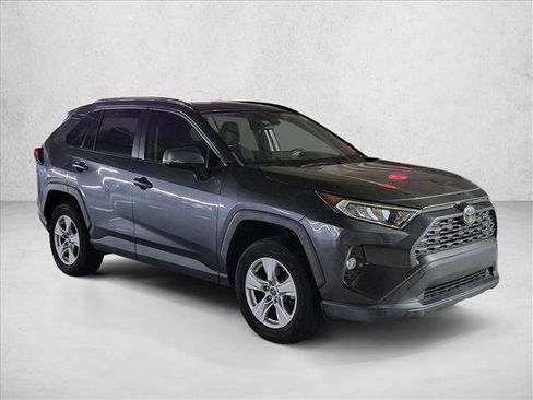 Used 2019 Toyota RAV4 XLE w/ Convenience Package FWD image 3