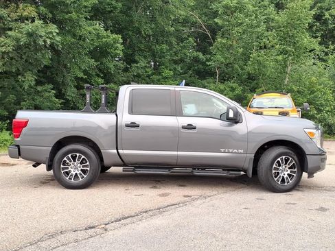 Used 2023 Nissan Titan SV w/ SV Convenience Package AWD/4WD image 3
