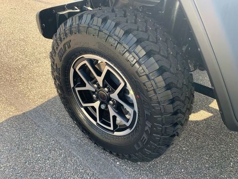 New 2025 Jeep Gladiator Rubicon w/ Technology Group image 9
