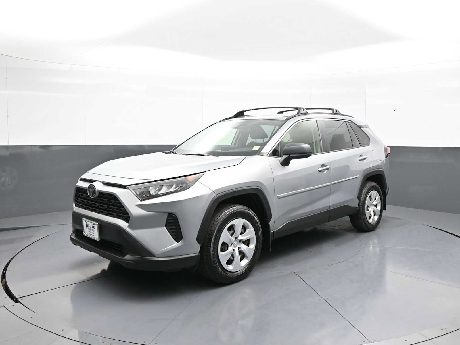 Used 2021 Toyota RAV4 LE AWD/4WD image 1