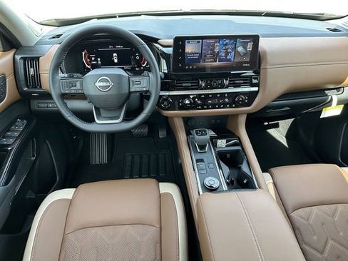 New 2026 Nissan Pathfinder Platinum AWD/4WD image 18