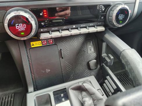 Used 2025 Toyota 4Runner Limited w/ Tow Technology Package AWD/4WD image 17