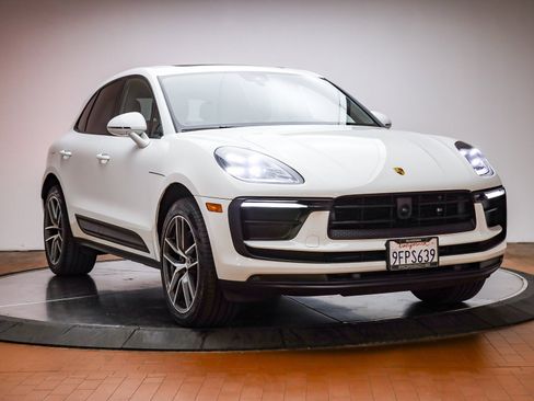 Used 2023 Porsche Macan image 14