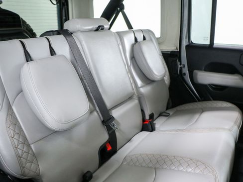 Used 2021 Jeep Wrangler Unlimited Sahara image 29