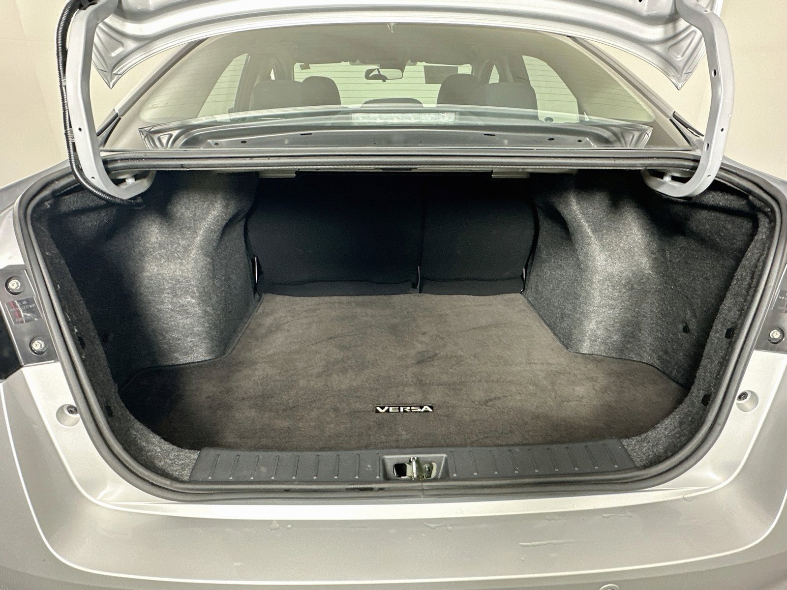 Used 2024 Nissan Versa SR FWD image 25