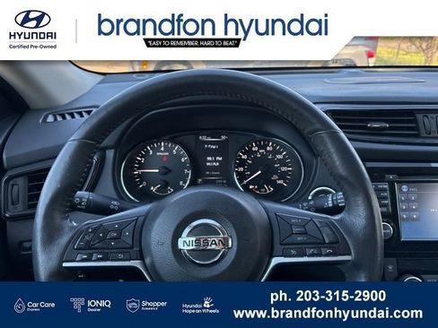 Used 2017 Nissan Rogue SV w/ Sun & Sound Touring Package AWD/4WD image 16