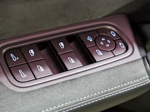 Certified 2025 Porsche Cayenne Turbo GT AWD/4WD image 22