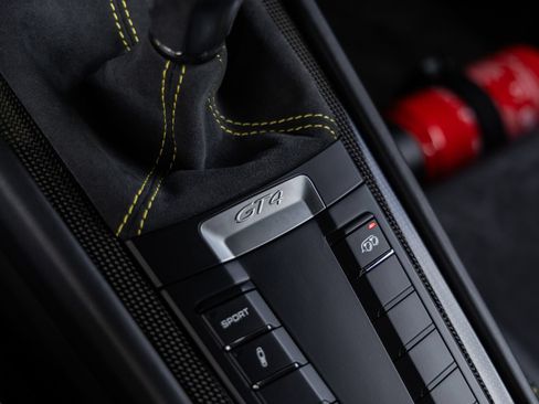 Certified 2016 Porsche Cayman GT4 RWD image 41