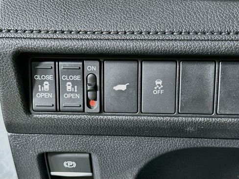 Used 2025 Honda Odyssey EX-L image 17