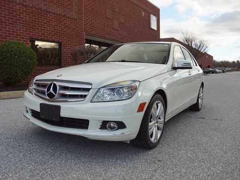 Used 2011 Mercedes-Benz C 300 4MATIC Sedan image 2