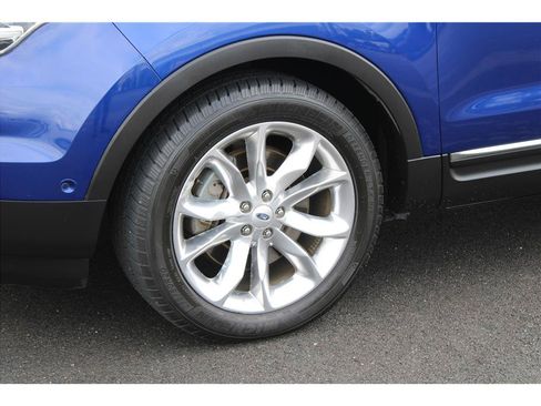 Used 2014 Ford Explorer Limited w/ Equipment Group 302A AWD/4WD image 6