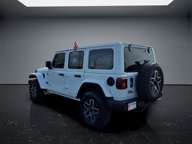Used 2025 Jeep Wrangler Unlimited Sahara AWD/4WD image 4