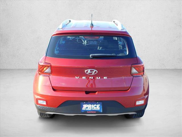 Used 2024 Hyundai Venue SEL FWD image 11