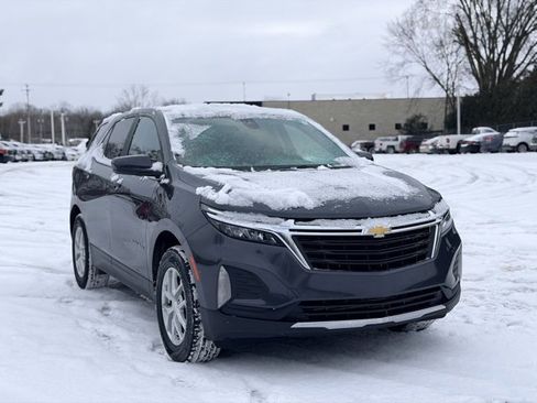 Used 2023 Chevrolet Equinox LT image 3