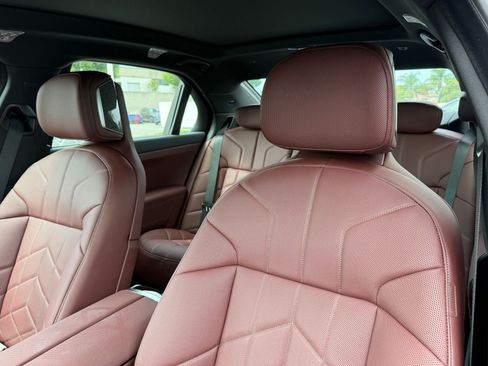 New 2026 BMW 740i w/ Premium Package RWD image 21