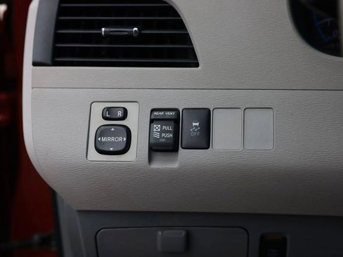 Used 2012 Toyota Sienna XLE image 45